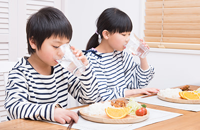 食べるときや寝るときの姿勢