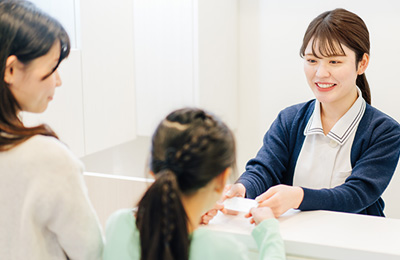 歯が生えてきたタイミングで一度ご来院ください